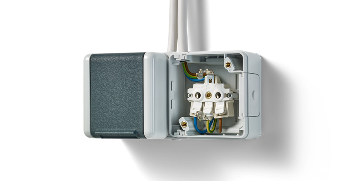 Doppelsteckdose mit Trennsteg bei Elektro Bär GmbH in Neuendettelsau