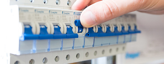 Schalt­schrank­bau bei Elektro Bär GmbH in Neuendettelsau