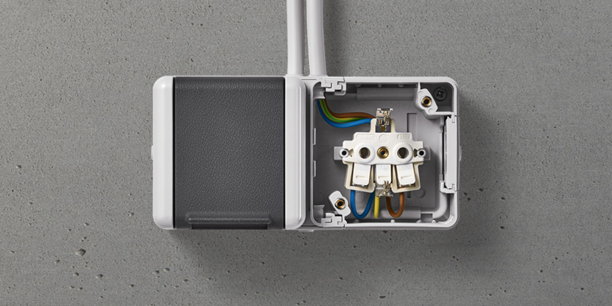 Doppelsteckdose mit Trennsteg bei Elektro Bär GmbH in Neuendettelsau