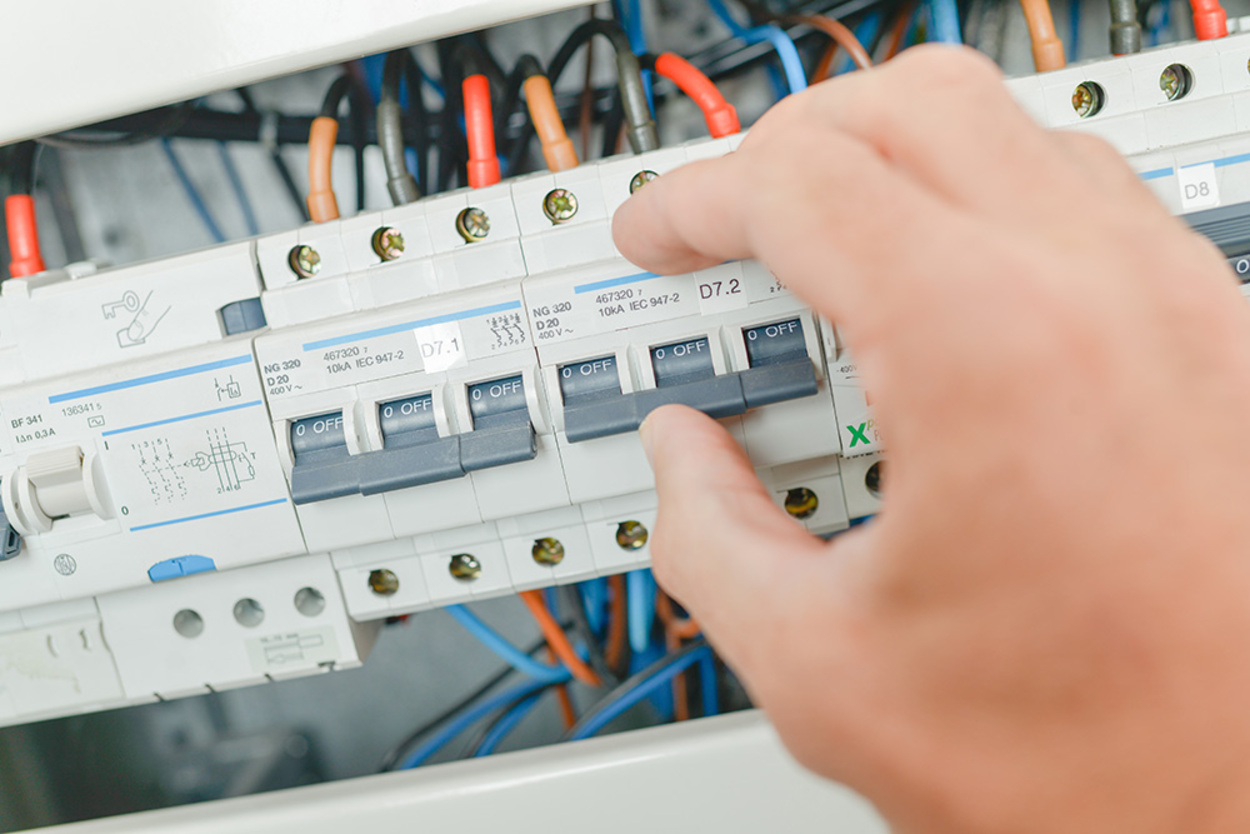 Schalt­schrank­bau bei Elektro Bär GmbH in Neuendettelsau